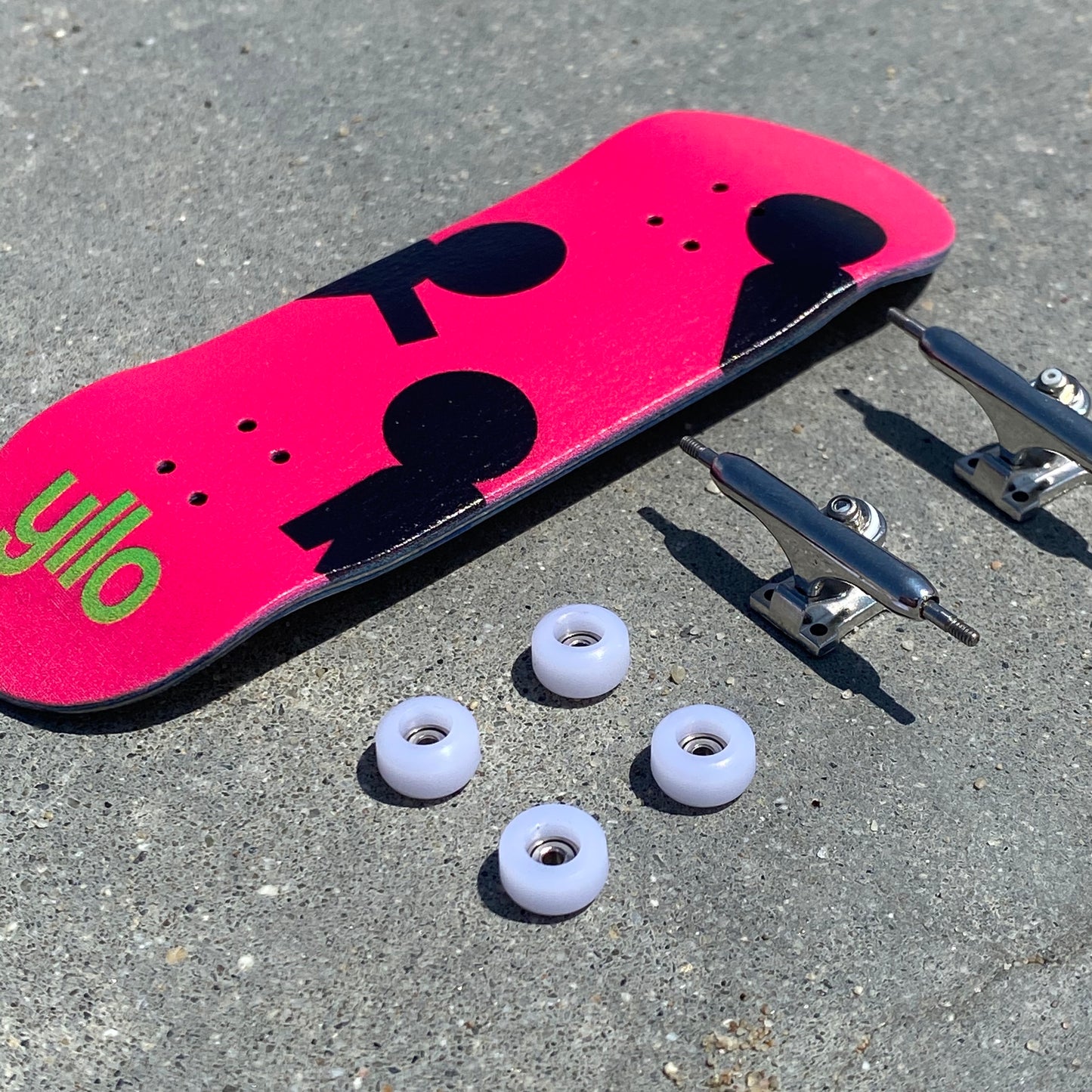 "Three Amigos" Yllo Fingerboard