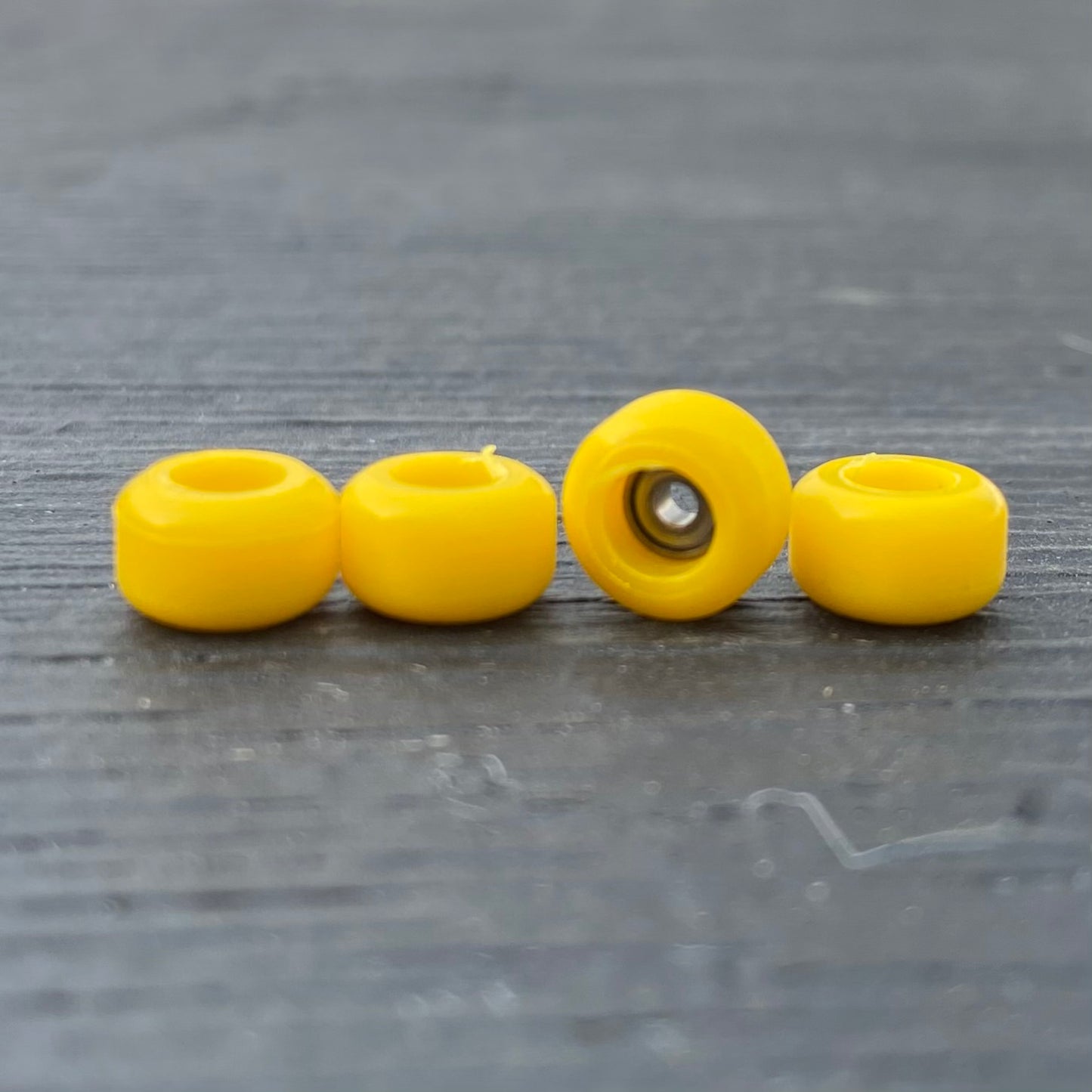 "WhytMyk" Collab Yllo Fingerboard