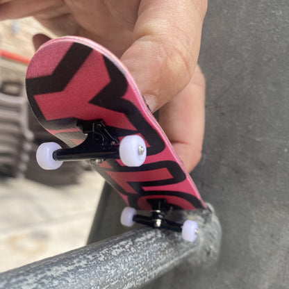 "Big Hot Pink" Yllo Fingerboard